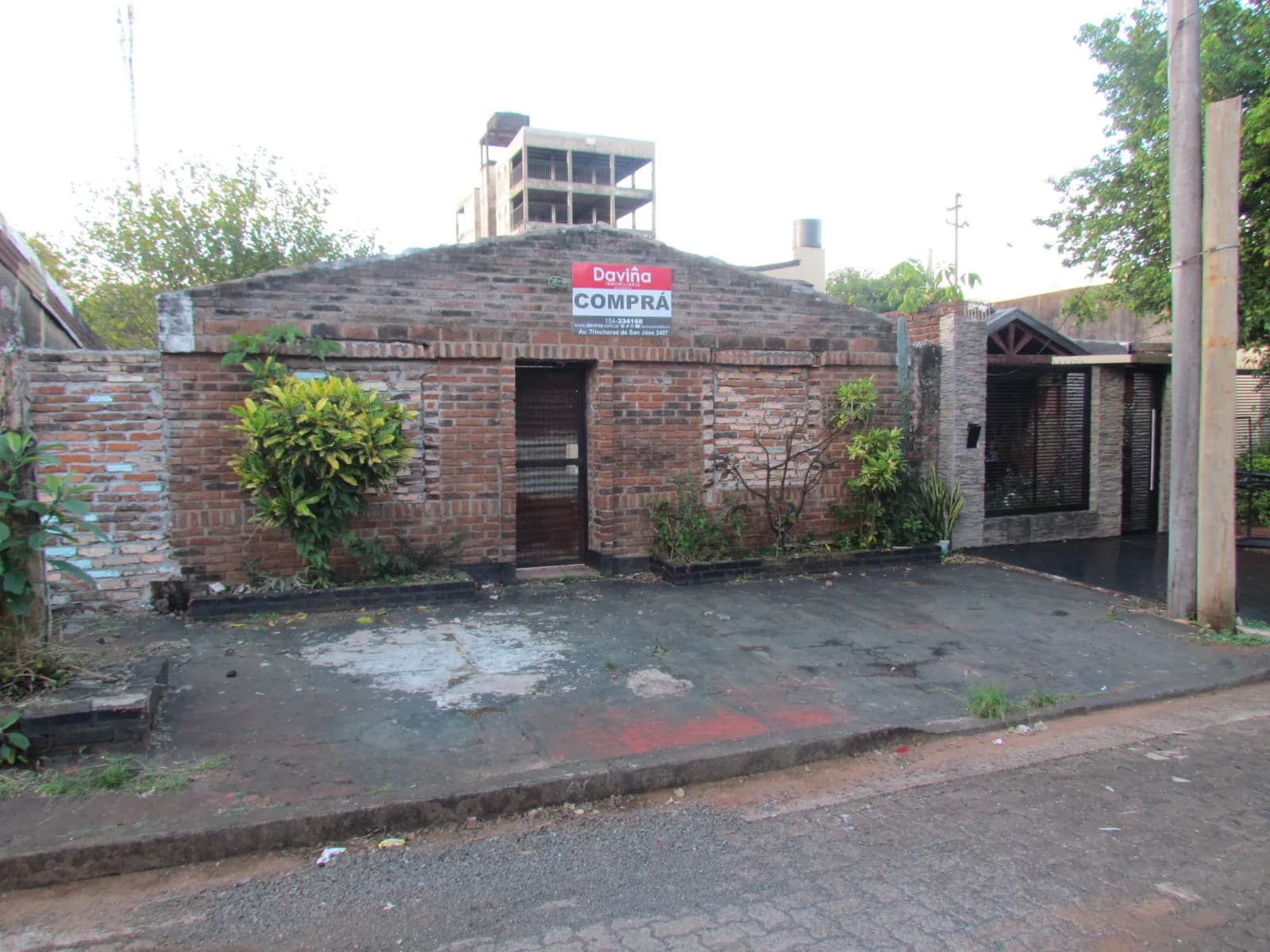 Terreno de 340 m² con cerramiento perimetral sobre Calle 122 casi Morcillo