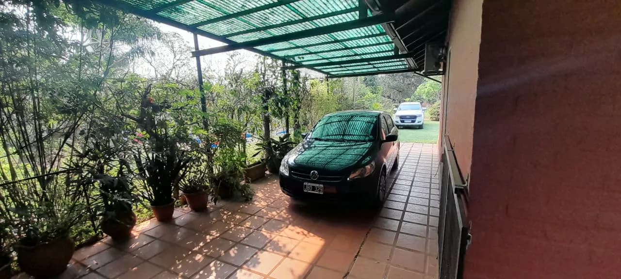 Casa residencial de categoría con amplio parque y piscina en Barrio La Eugenia, Santa Inés