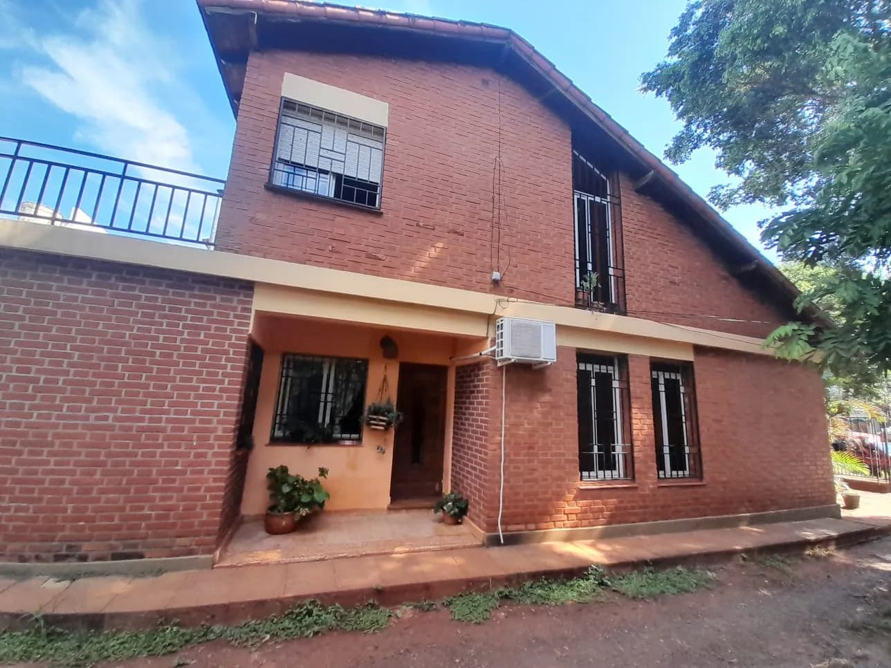 Casa de amplias dimensiones sobre Avenida Lavalle 3167