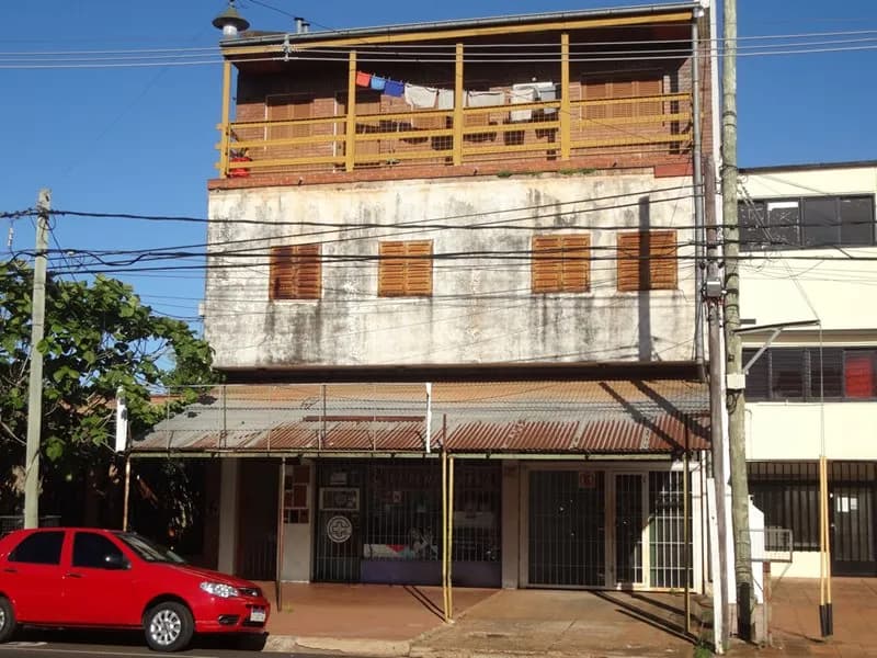 Edificio en bloque con locales y departamentos en venta sobre Avenida, Posadas