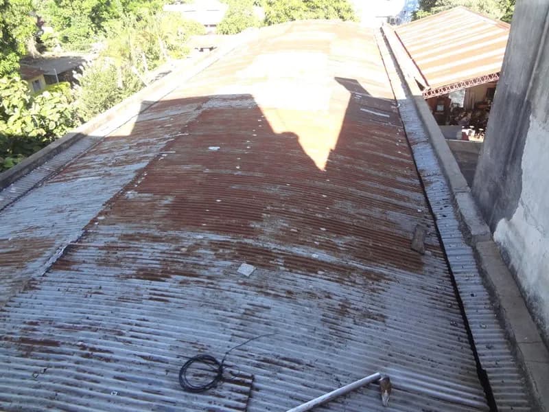 Edificio en bloque con locales y departamentos en venta sobre Avenida, Posadas