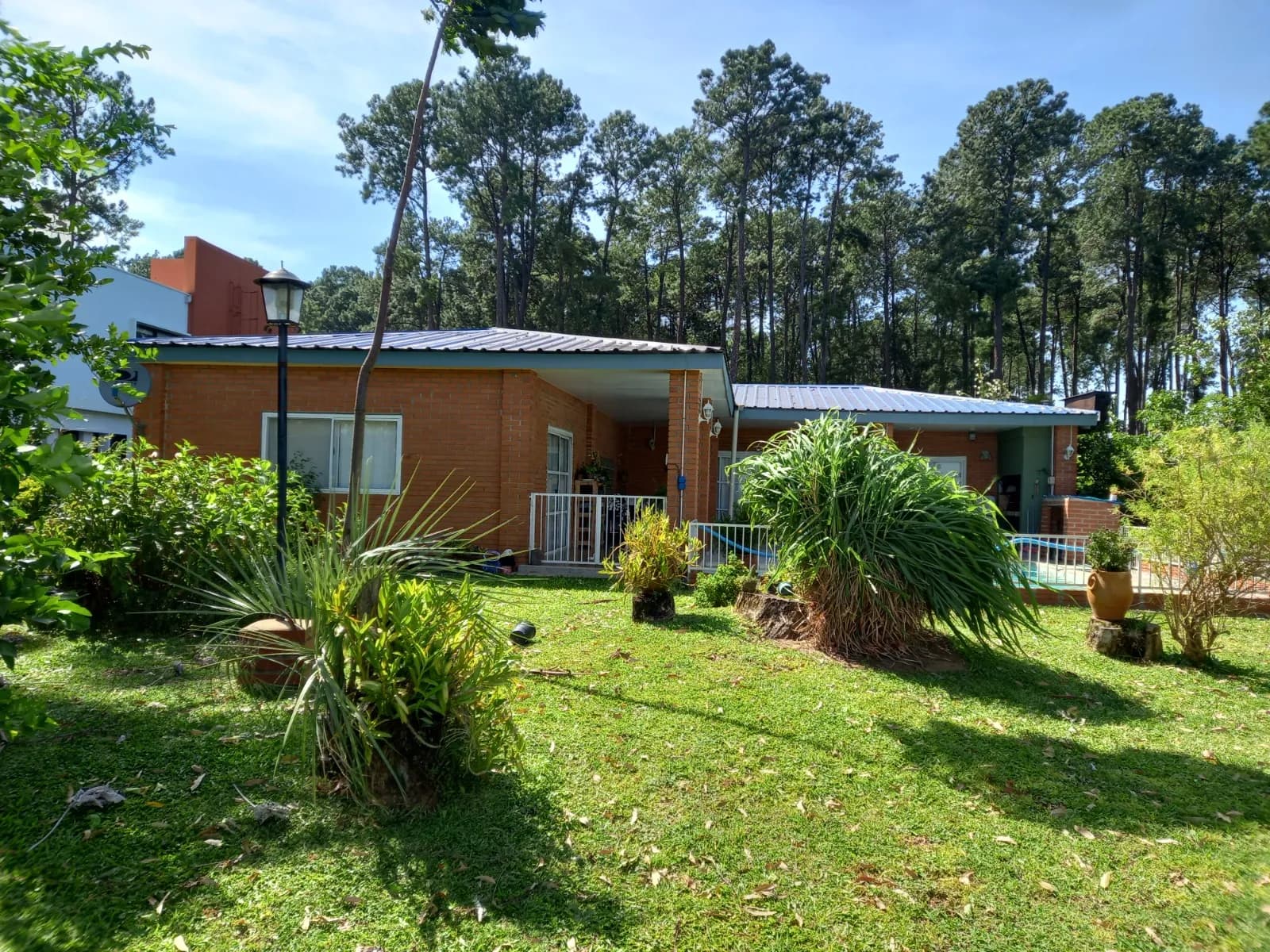 Casa en primera línea de playa. Puerto San Gara Boating Club Ituzaingó