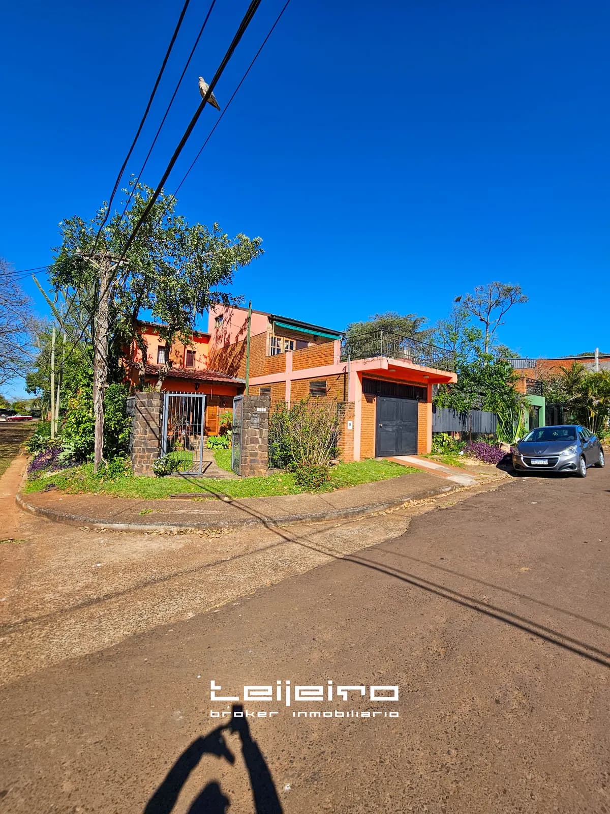 Casa de ladrillo en esquina