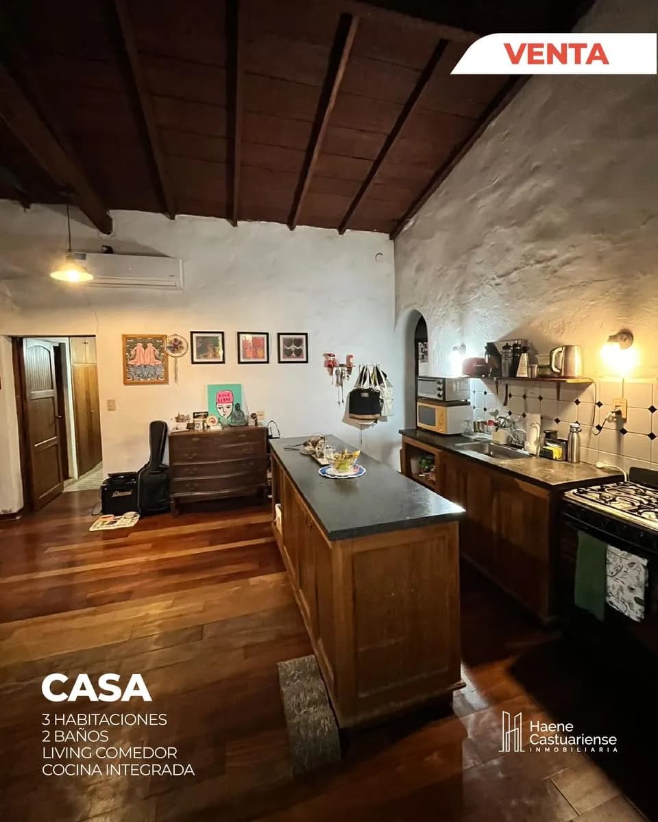 Casa con Local a la Calle y Departamentos en Venta