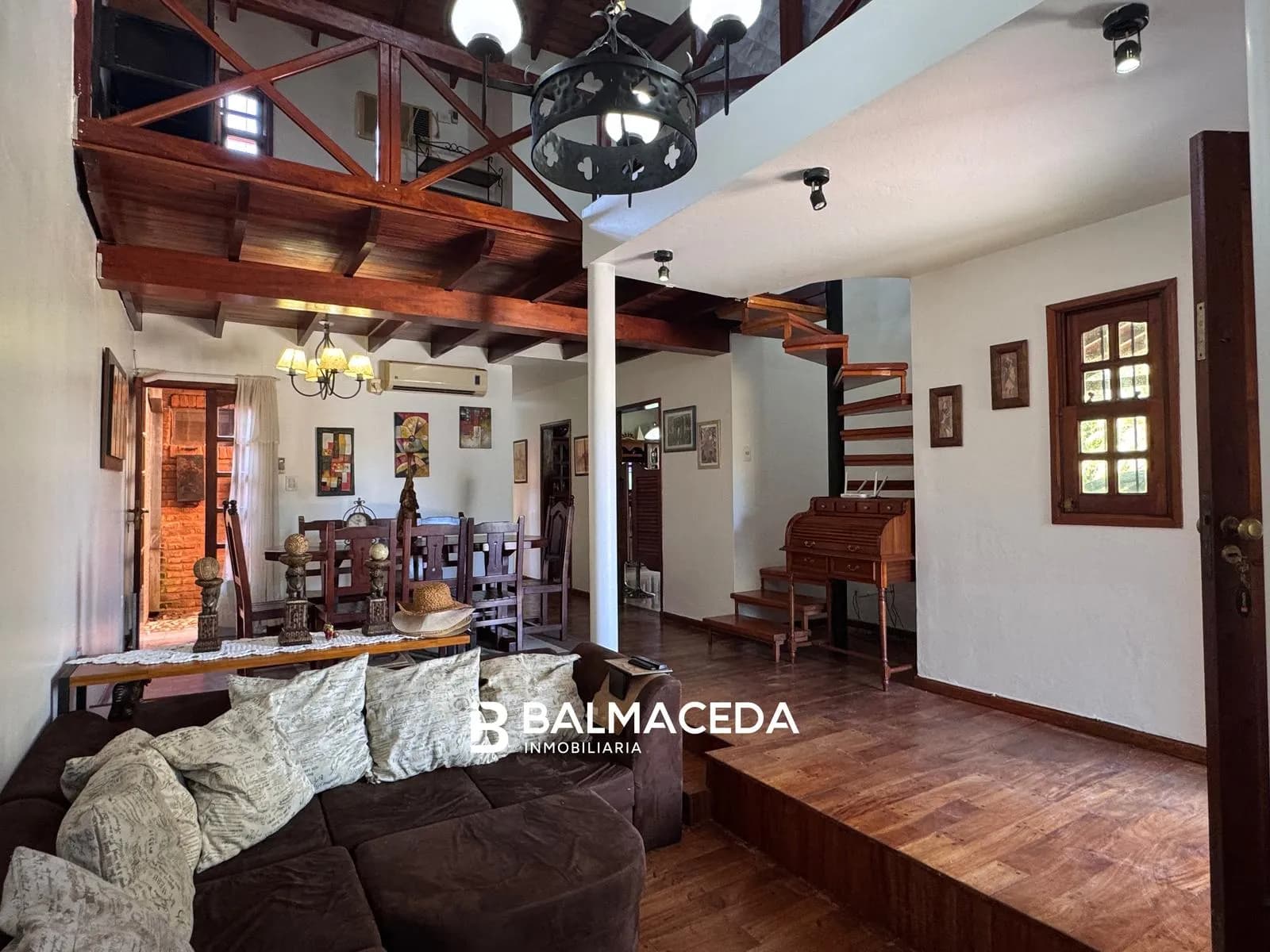 HERMOSA CASA DE 3 DORMITORIOS EN VENTA - BARRIO ALTA GRACIA