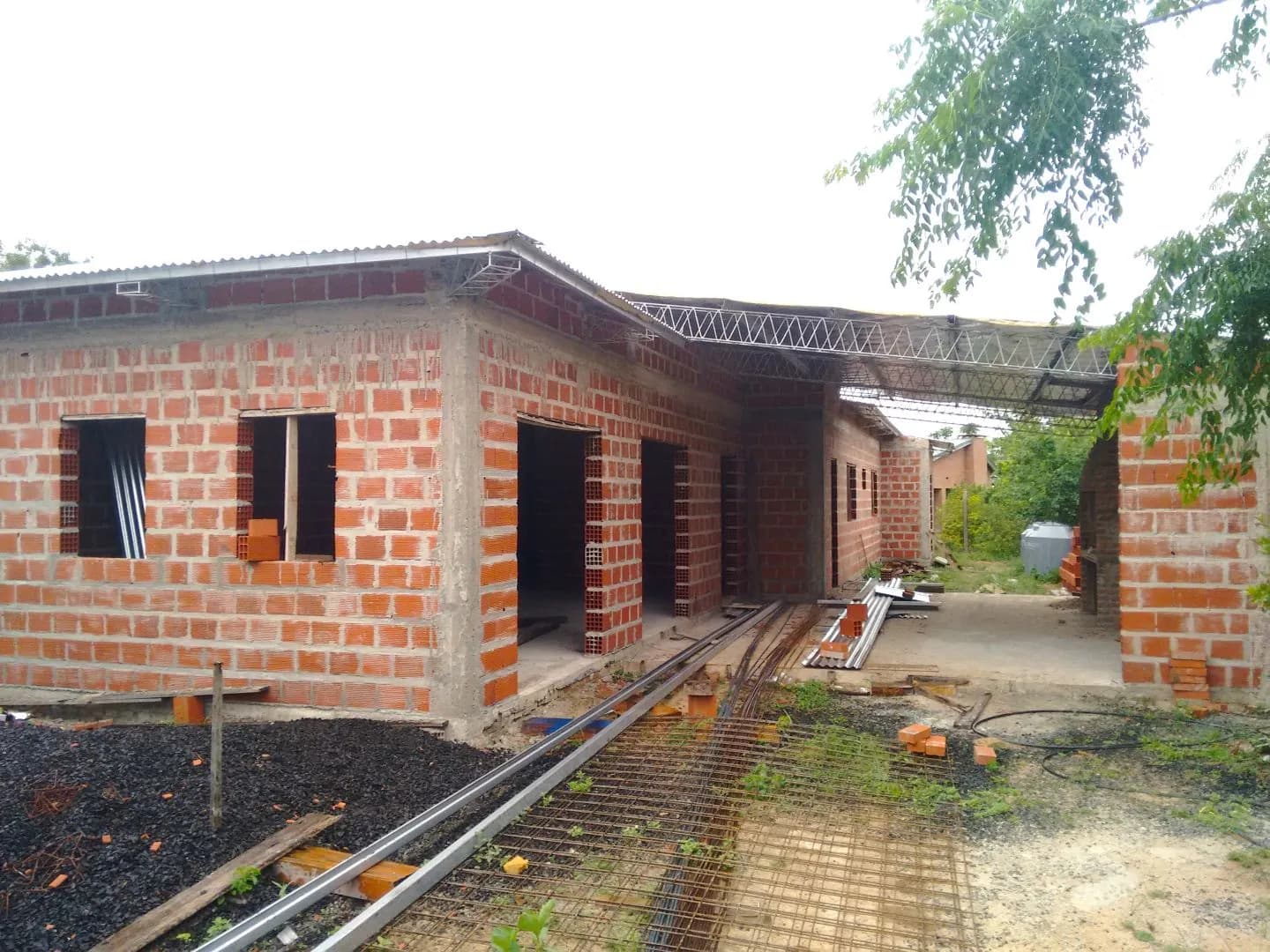 TERRENO C/CASA A TERMINAR EN RINCON SANTA MARIA