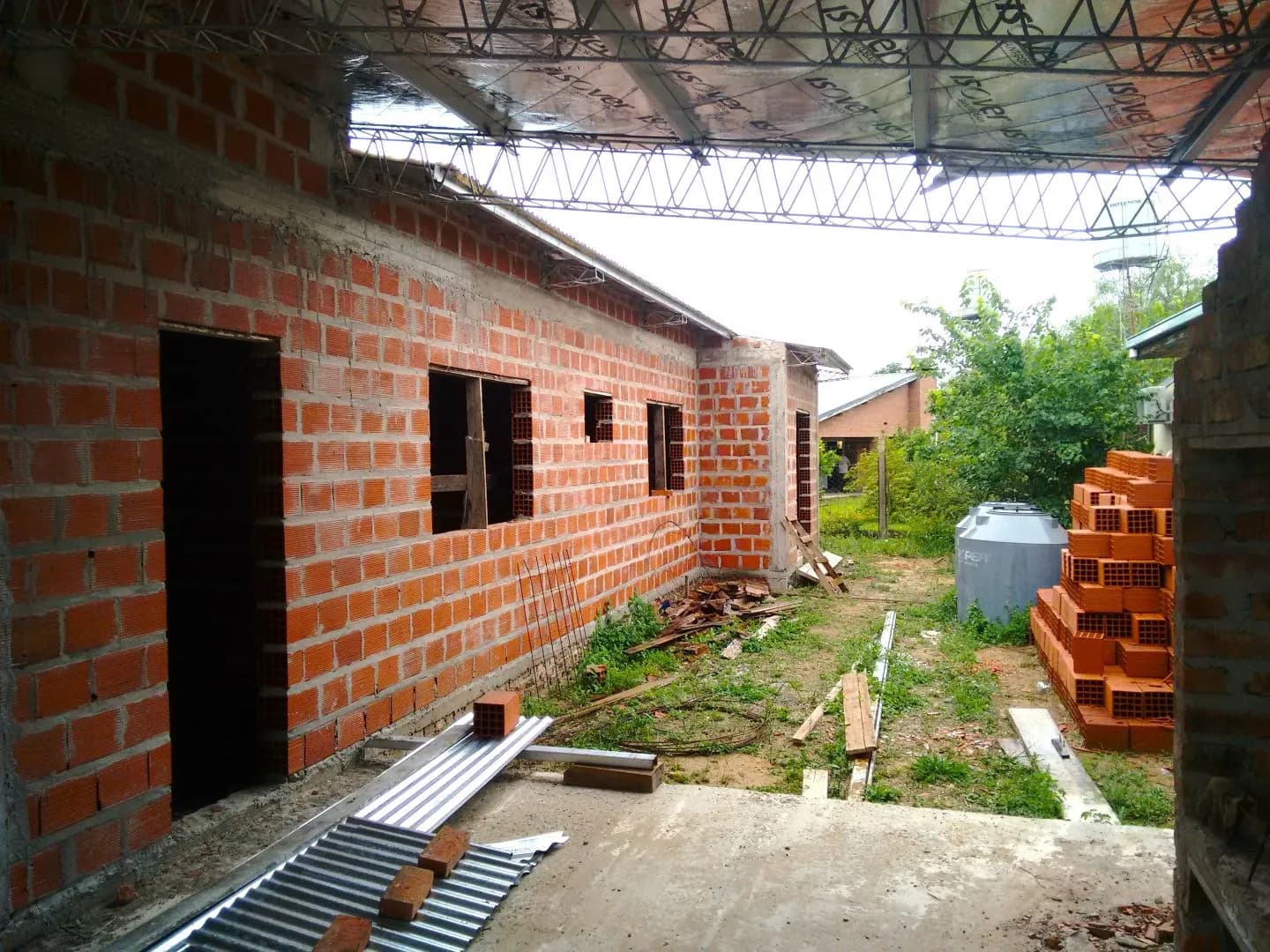 TERRENO C/CASA A TERMINAR EN RINCON SANTA MARIA