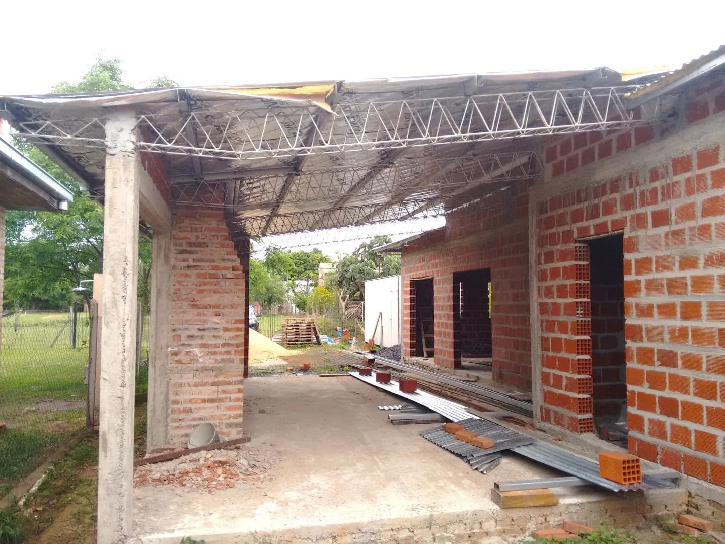 TERRENO C/CASA A TERMINAR EN RINCON SANTA MARIA