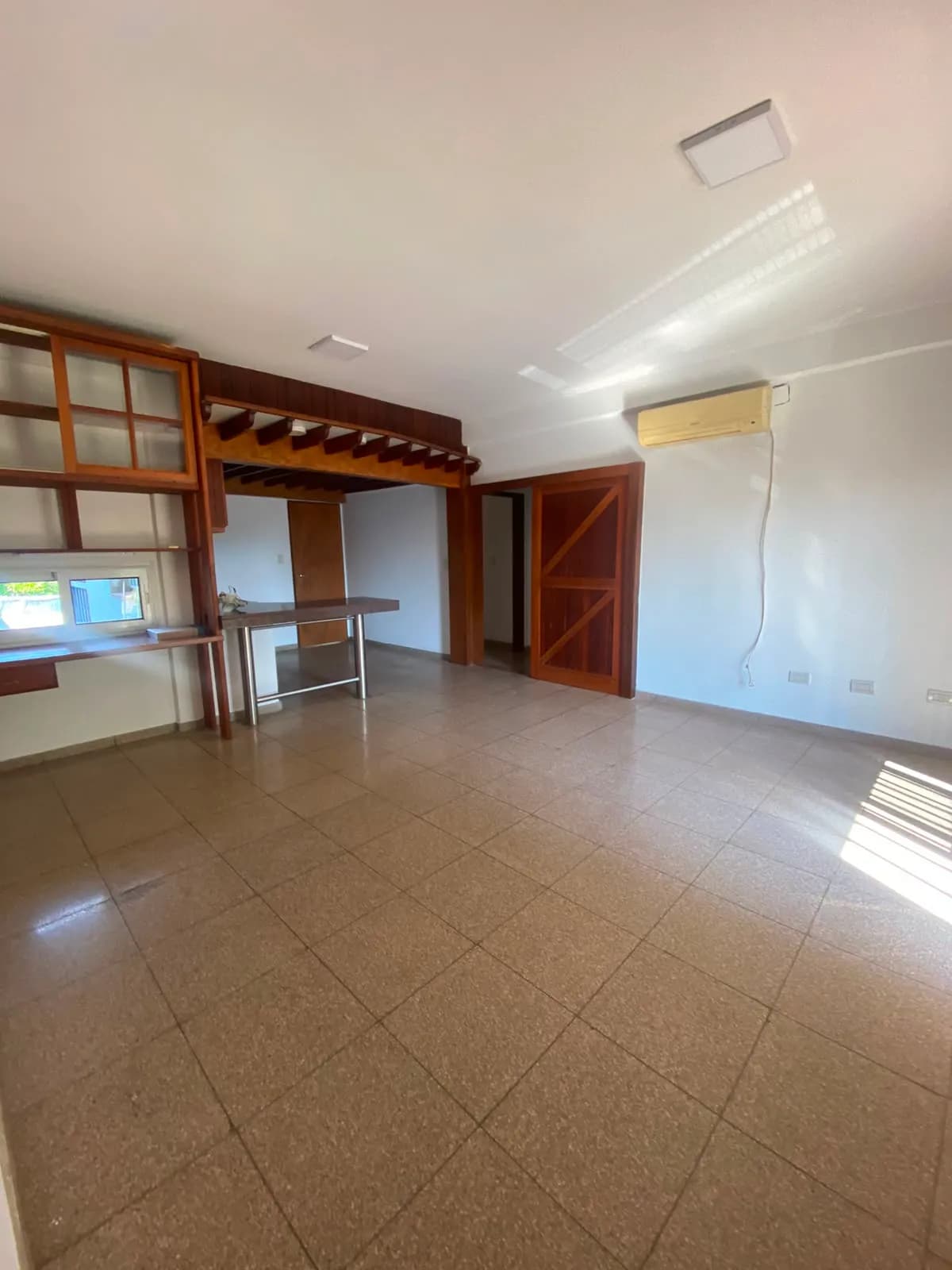 Alquila Departamento de 2 dormitorios Z/ San Martin y Brown