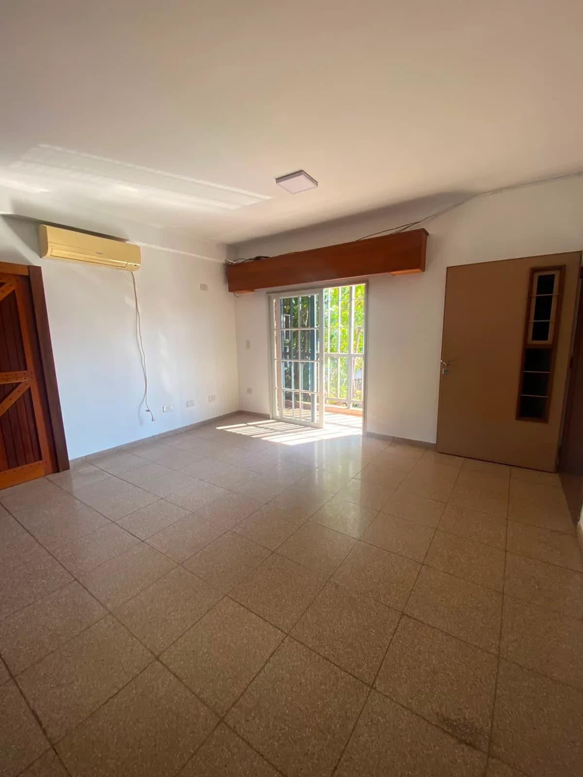 Alquila Departamento de 2 dormitorios Z/ San Martin y Brown