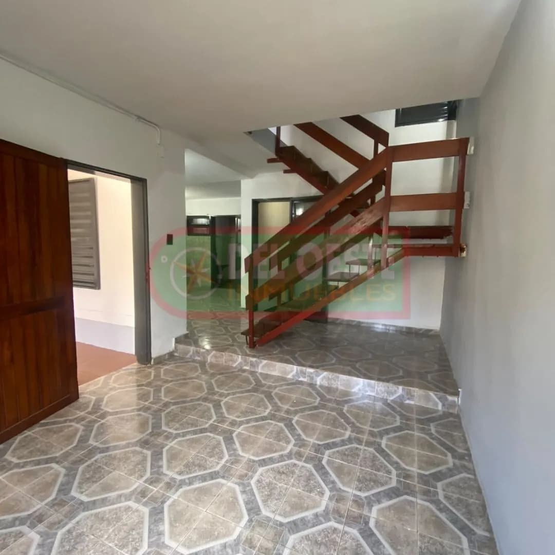 Alquila casa tipo Duplex Z/ Av.Vivanco y Av .Lopez y Planes de 3 dormitorios.