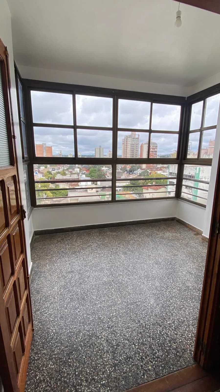 Vende Departamento de 2 Dormitorios sobre Calle Cordoba