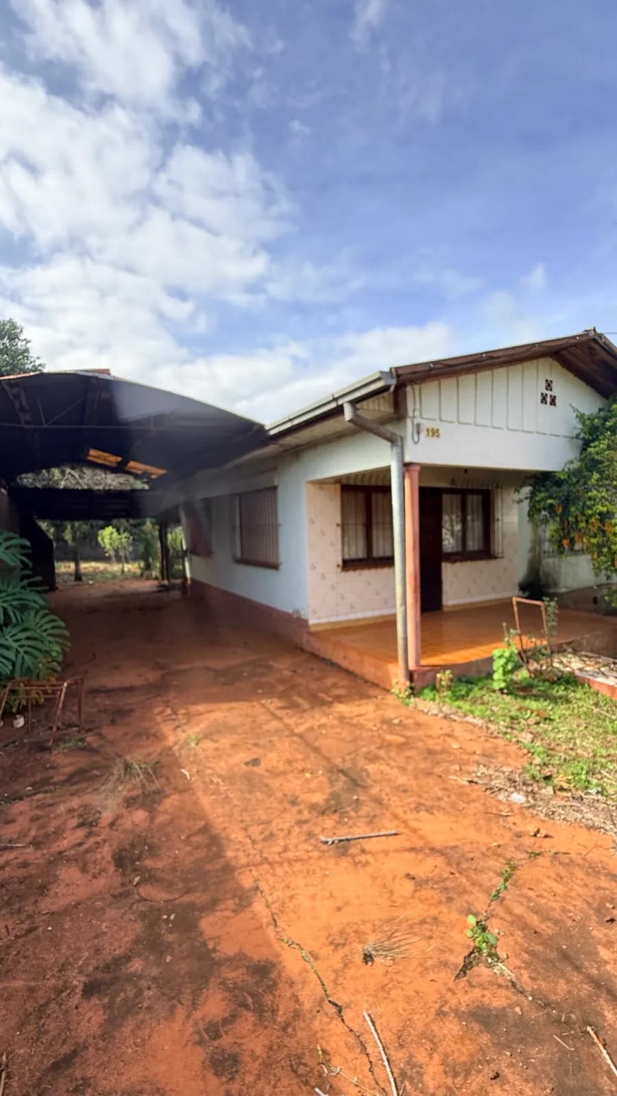Vende Casa en Jardin America Misiones  a Metros de ruta 12 terreno de 640 m2