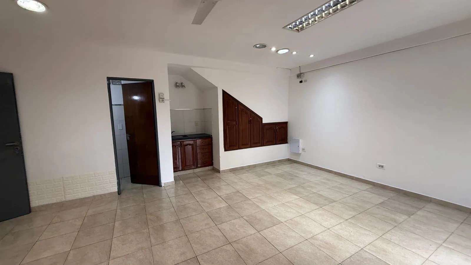 Alquila Local en  Z/ Sta Catalina y Centenario con 30m2 Aprox