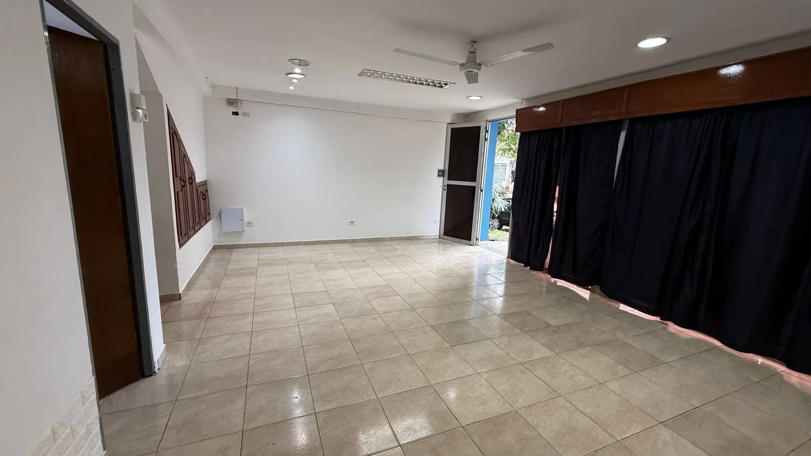 Alquila Local en  Z/ Sta Catalina y Centenario con 30m2 Aprox