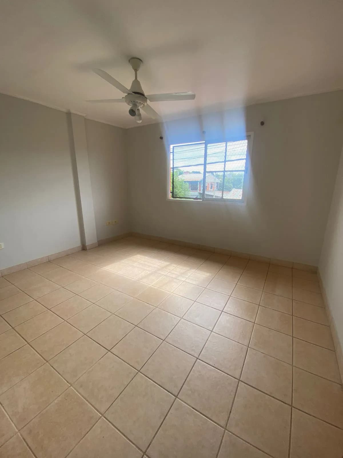 Departamento en Alquiler en  Zona Av. Chacabuco y Av. Aguado de 1 Dormitorio.