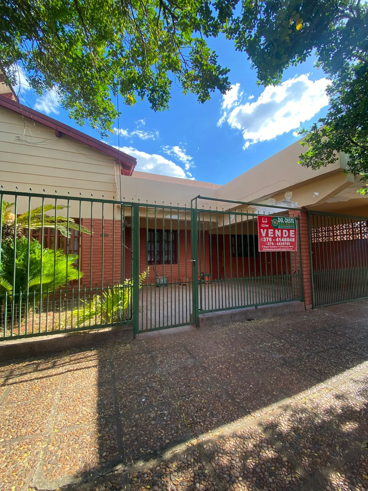Casa en Venta Bº Luz y Fuerza z/ Sta Catalina  e Ituzaingo , 3 dormitorios con patio.