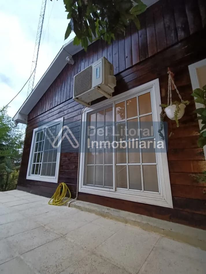 CASA CON PILETA + 3 LOCALES- VIVIR Y GENERAR INGRESOS EN SAN VICENTE