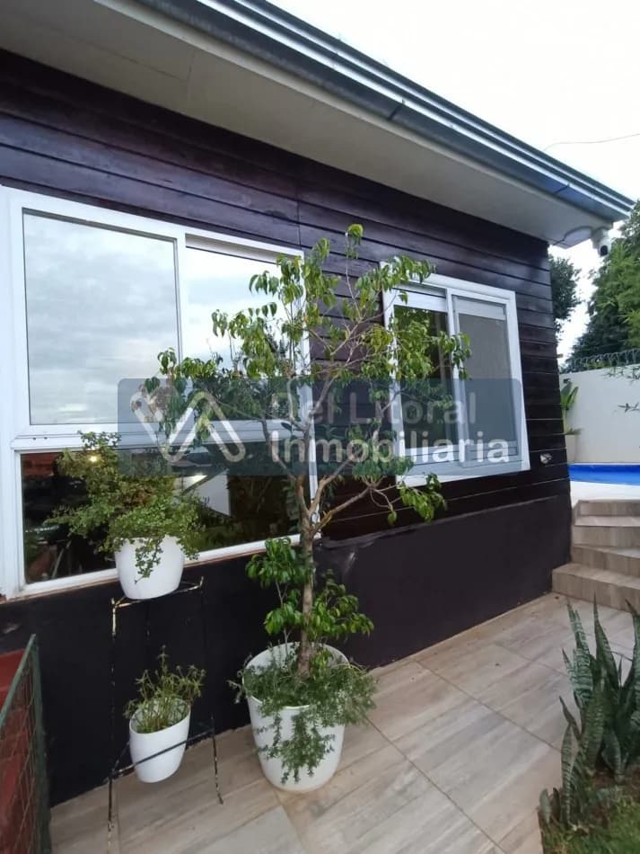 CASA CON PILETA + 3 LOCALES- VIVIR Y GENERAR INGRESOS EN SAN VICENTE