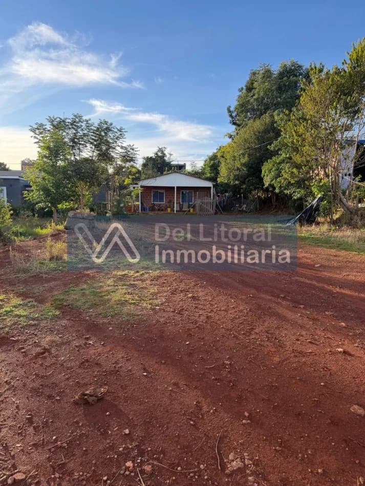 TERRENO CON CASA- A 1/2 CUADRA DE RUTA 13 Y 2 CUADRAS DE AV. LIBERTADOR
