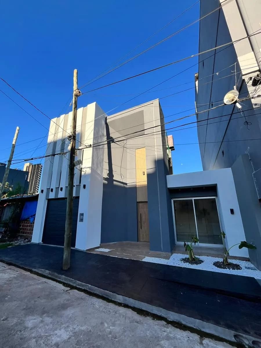 Casa en Venta sobre Calle Carlos Grismado y Av. Maipú