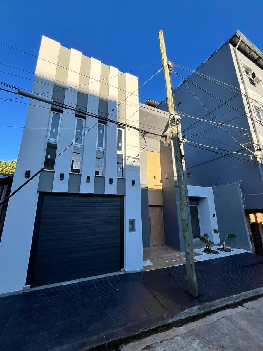 Casa en Venta sobre Calle Carlos Grismado y Av. Maipú