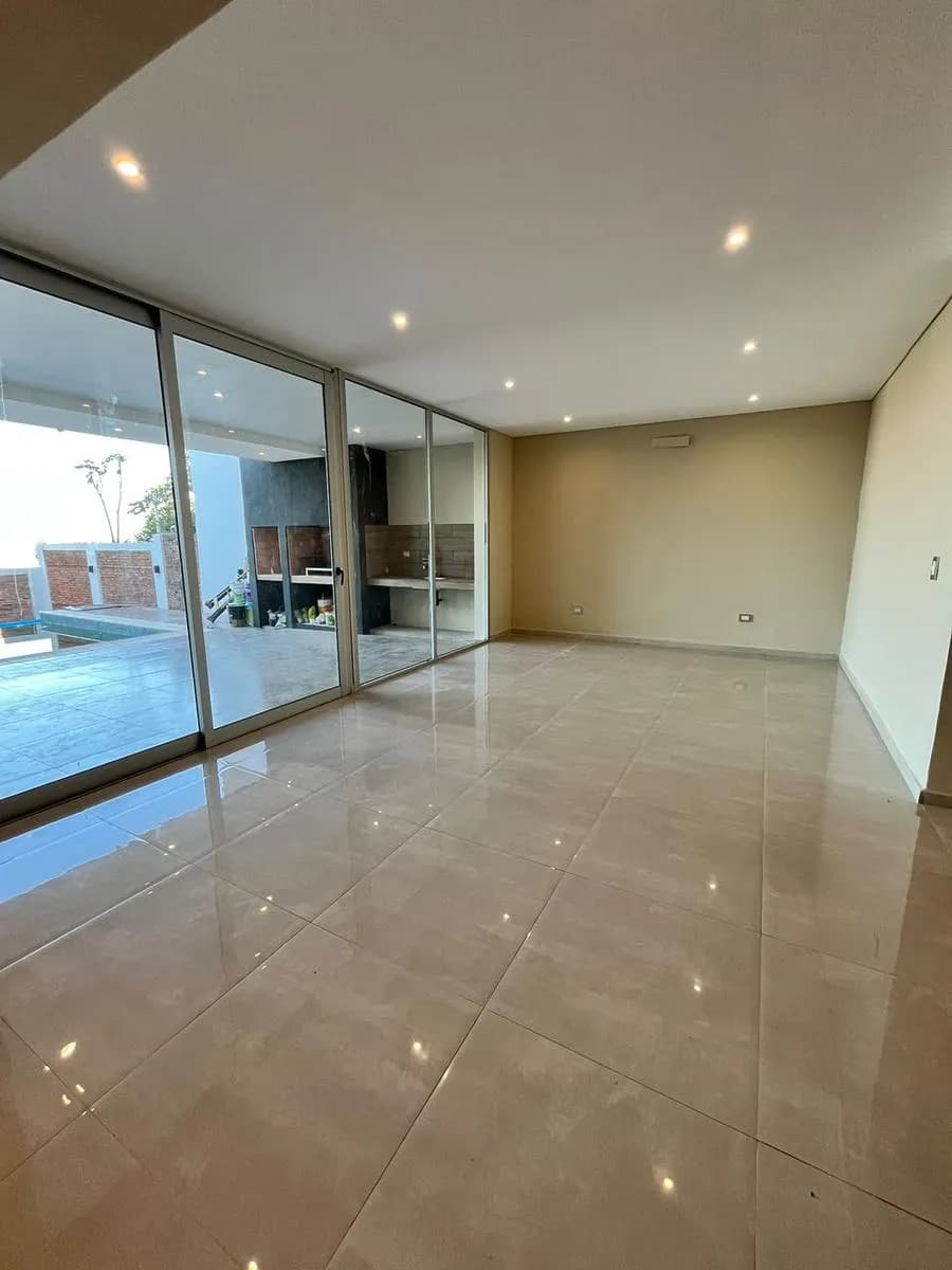 Casa en Venta sobre Calle Carlos Grismado y Av. Maipú