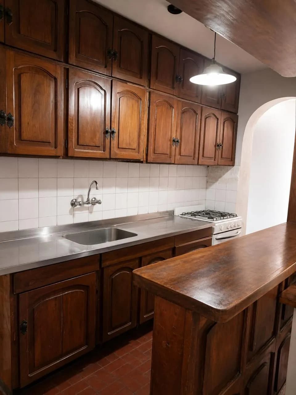 Cocina rústica con muebles de madera