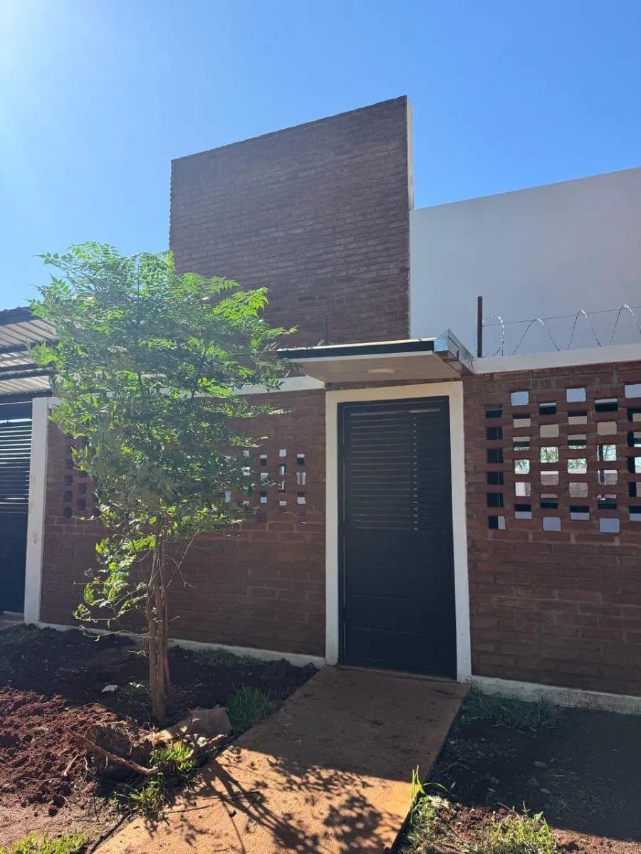 Fachada moderna de ladrillo visto