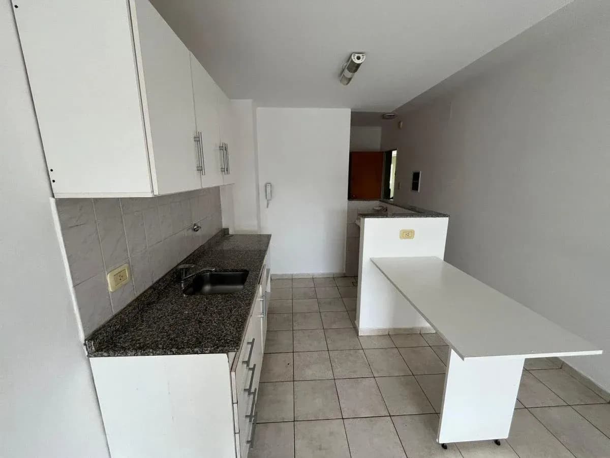 Cocina integrada con barra desayunadora