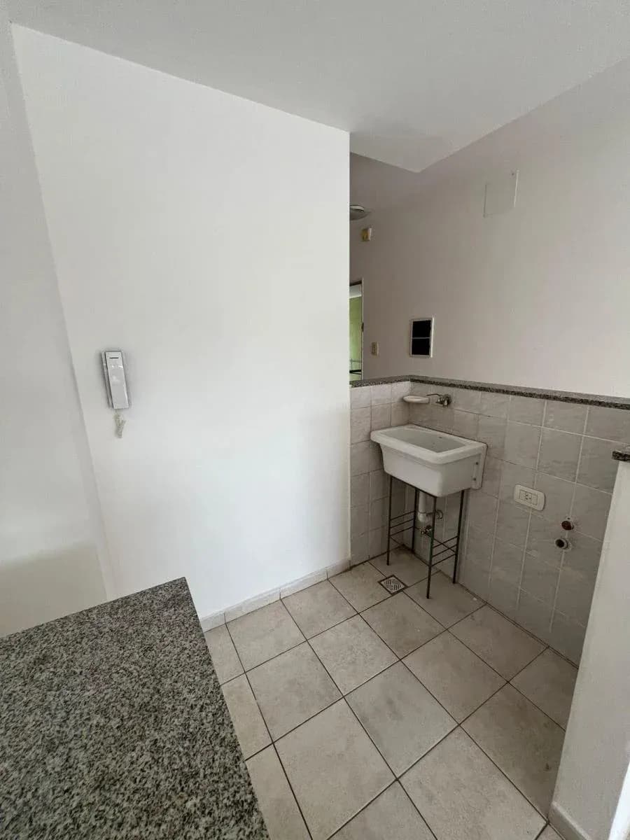 Espacio de lavadero con pileta