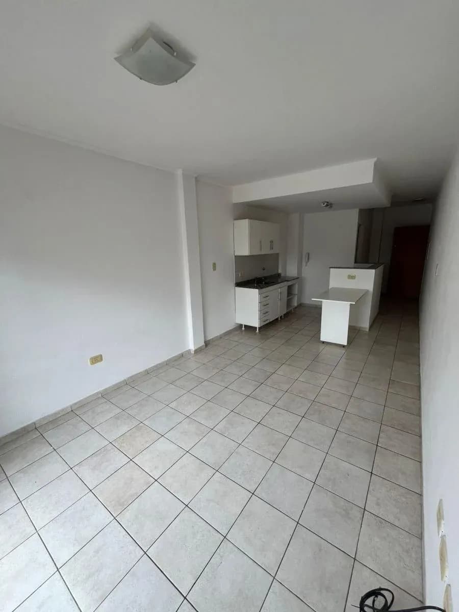 Monoambiente amplio con cocina integrada