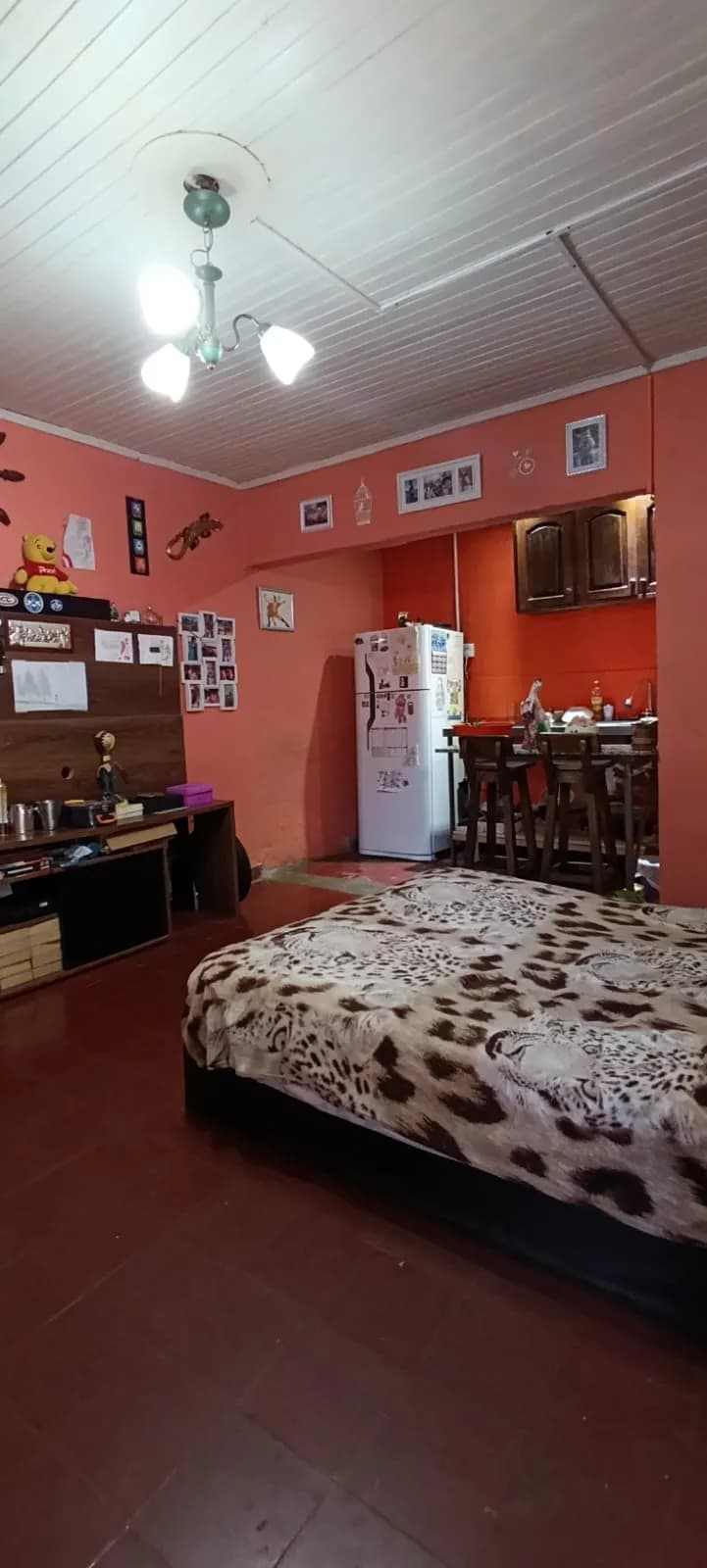 Dormitorio sencillo con cocina integrada