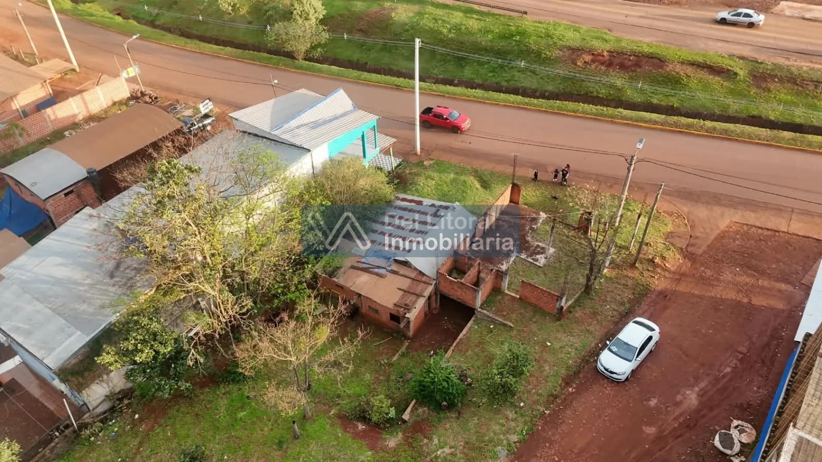 TERRENO ESQUINERO DE 567 M² SOBRE AV. CONSTITUCION Y RUTA PROV 13 — SAN VICENTE
