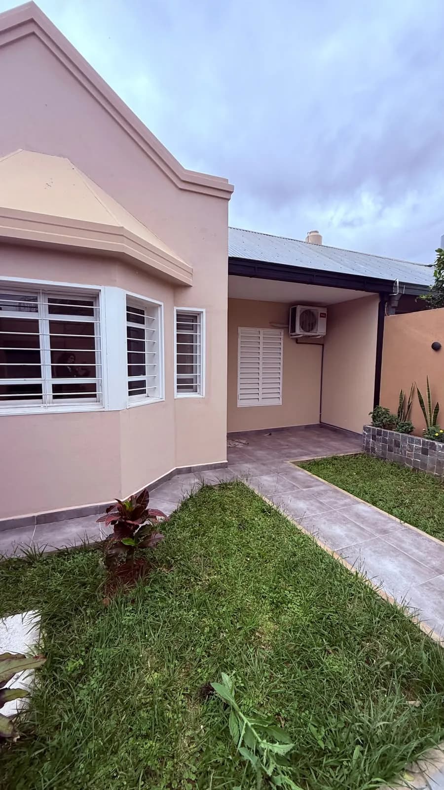 Casa en venta  de 3 Dormitorios en Barrio Costa Pora Z/ Jauretche y Alem