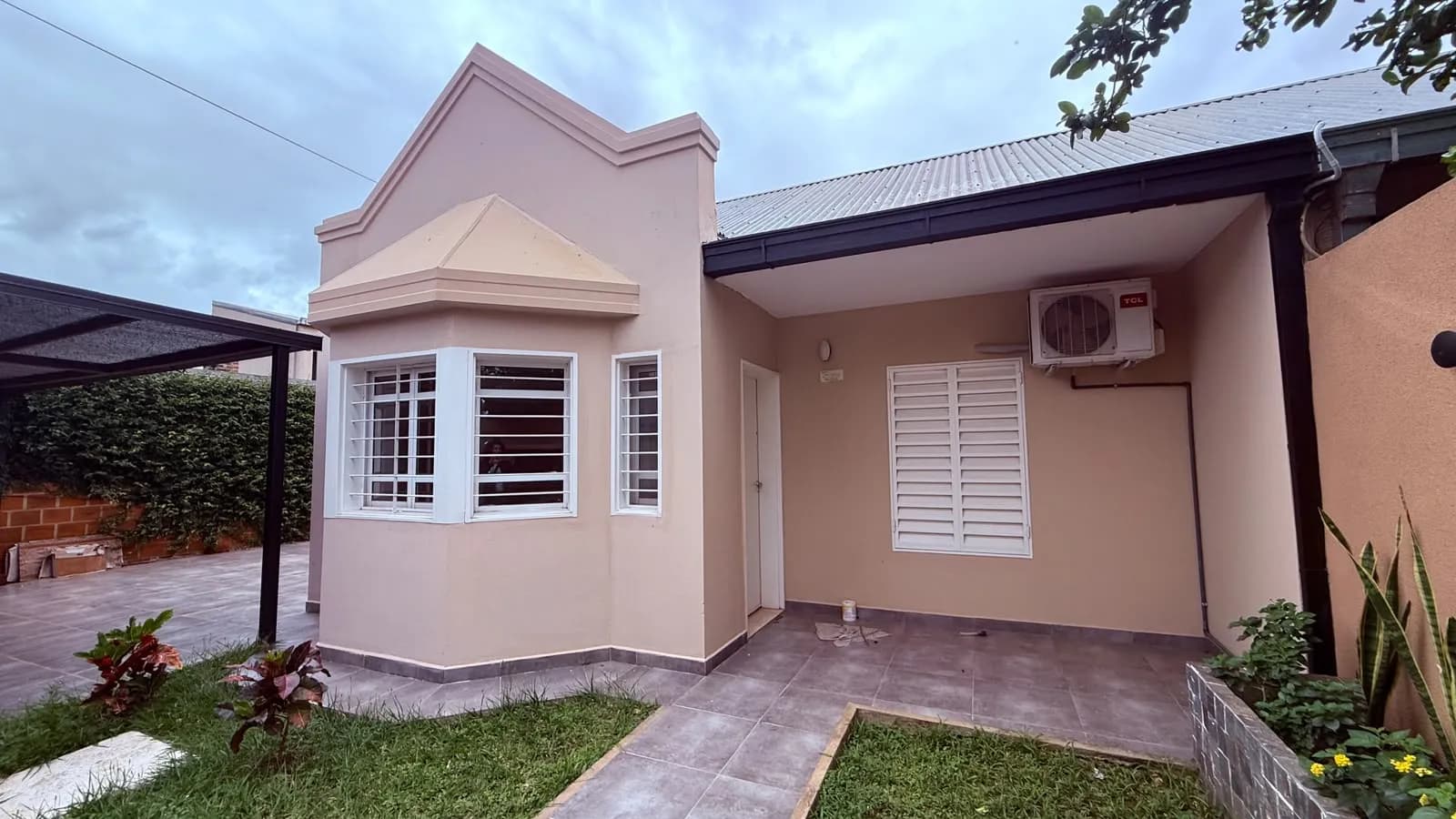 Casa en venta  de 3 Dormitorios en Barrio Costa Pora Z/ Jauretche y Alem