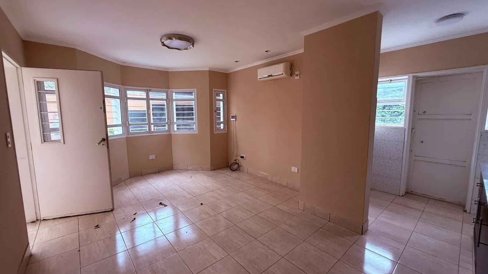 Casa en venta  de 3 Dormitorios en Barrio Costa Pora Z/ Jauretche y Alem