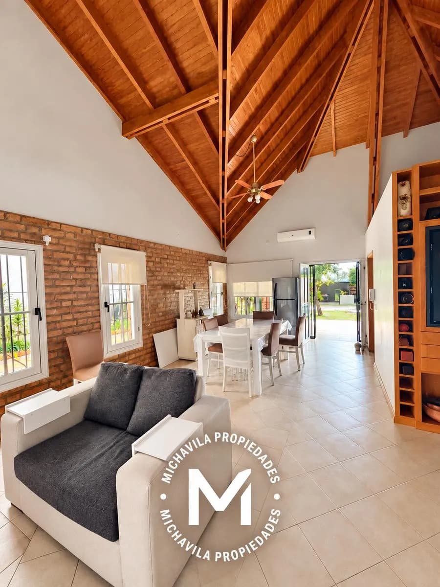 Casa en venta 3 dormitorios con pileta