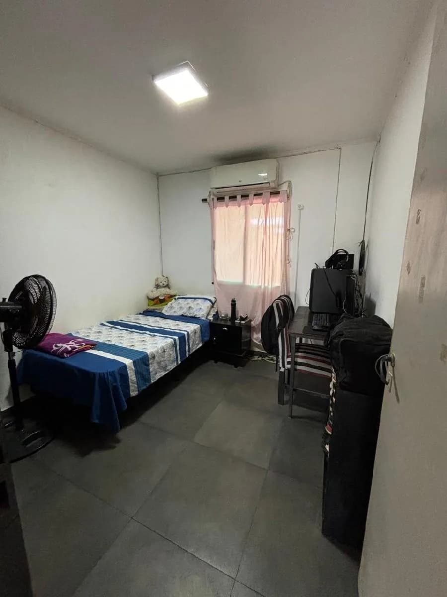 Dormitorio individual con aire acondicionado