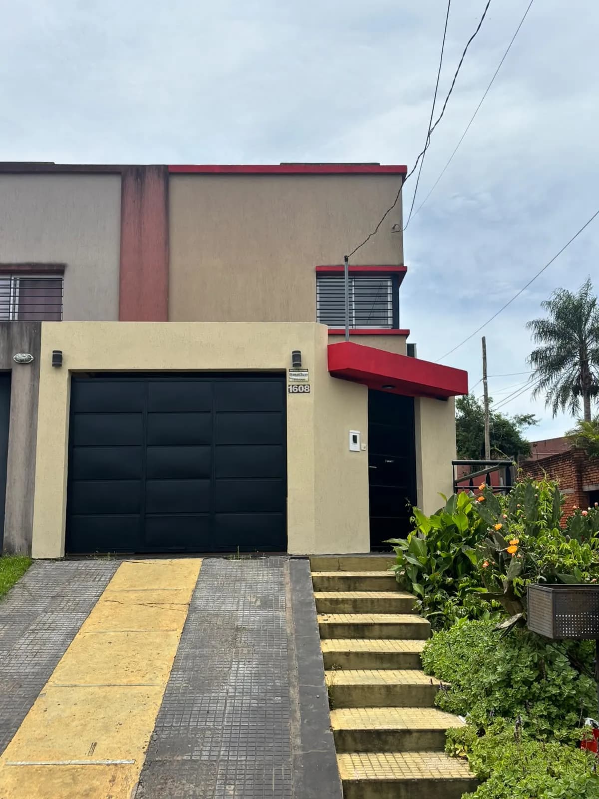 Casa moderna de dos plantas