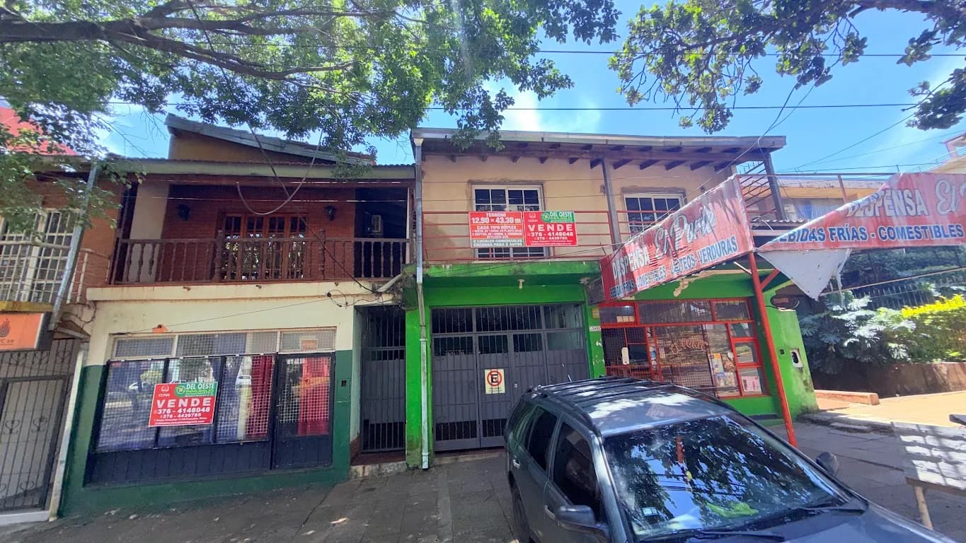 Propiedad Mixta sobre Av. Roque Pérez casi Corrientes | Terreno de 12,90 x 43,30 m con Locales y Departamentos