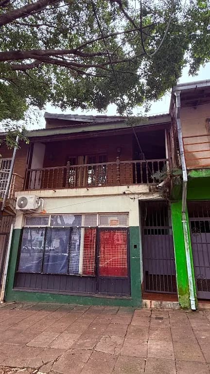 Propiedad Mixta sobre Av. Roque Pérez casi Corrientes | Terreno de 12,90 x 43,30 m con Locales y Departamentos