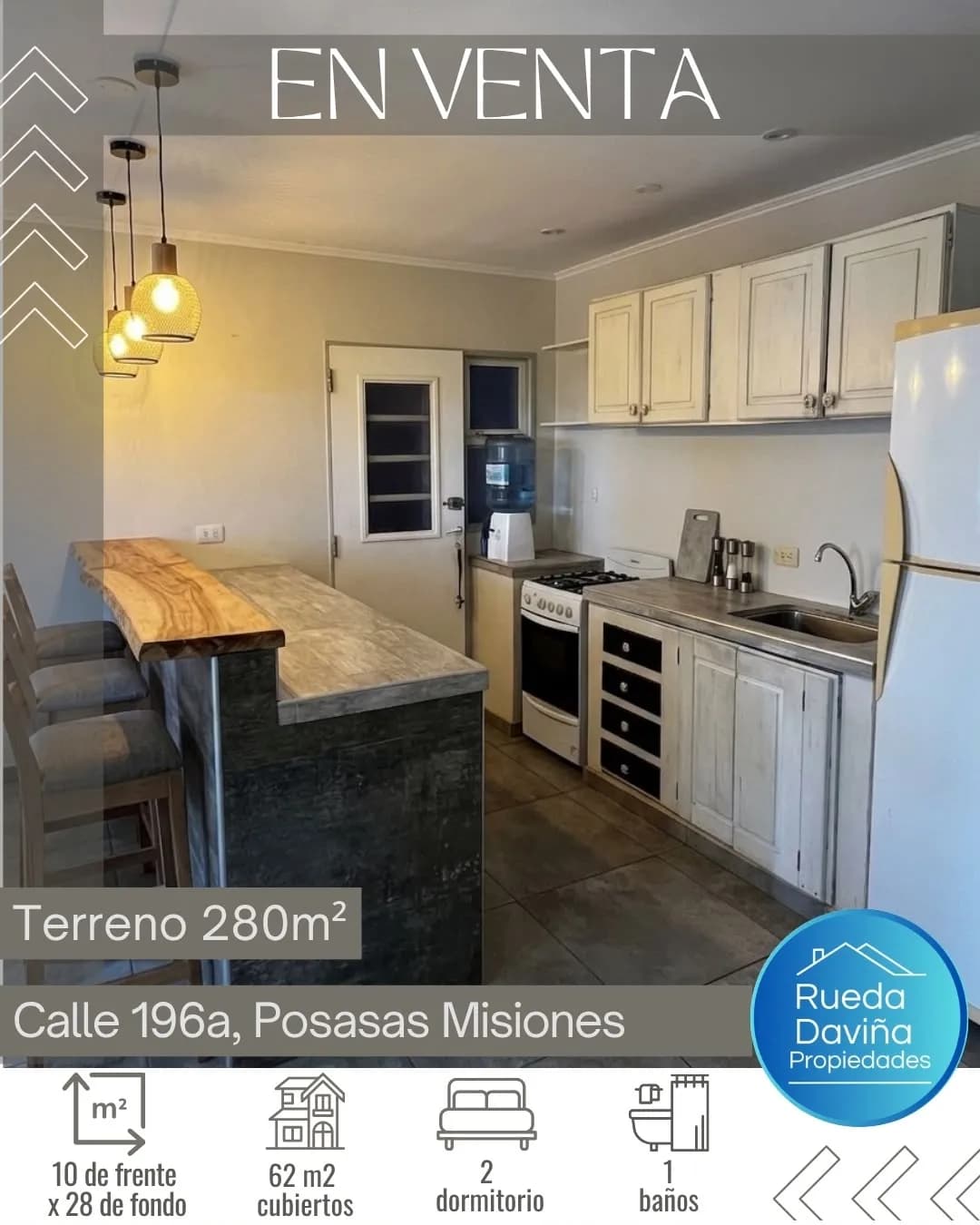 Cocina moderna con barra desayunadora