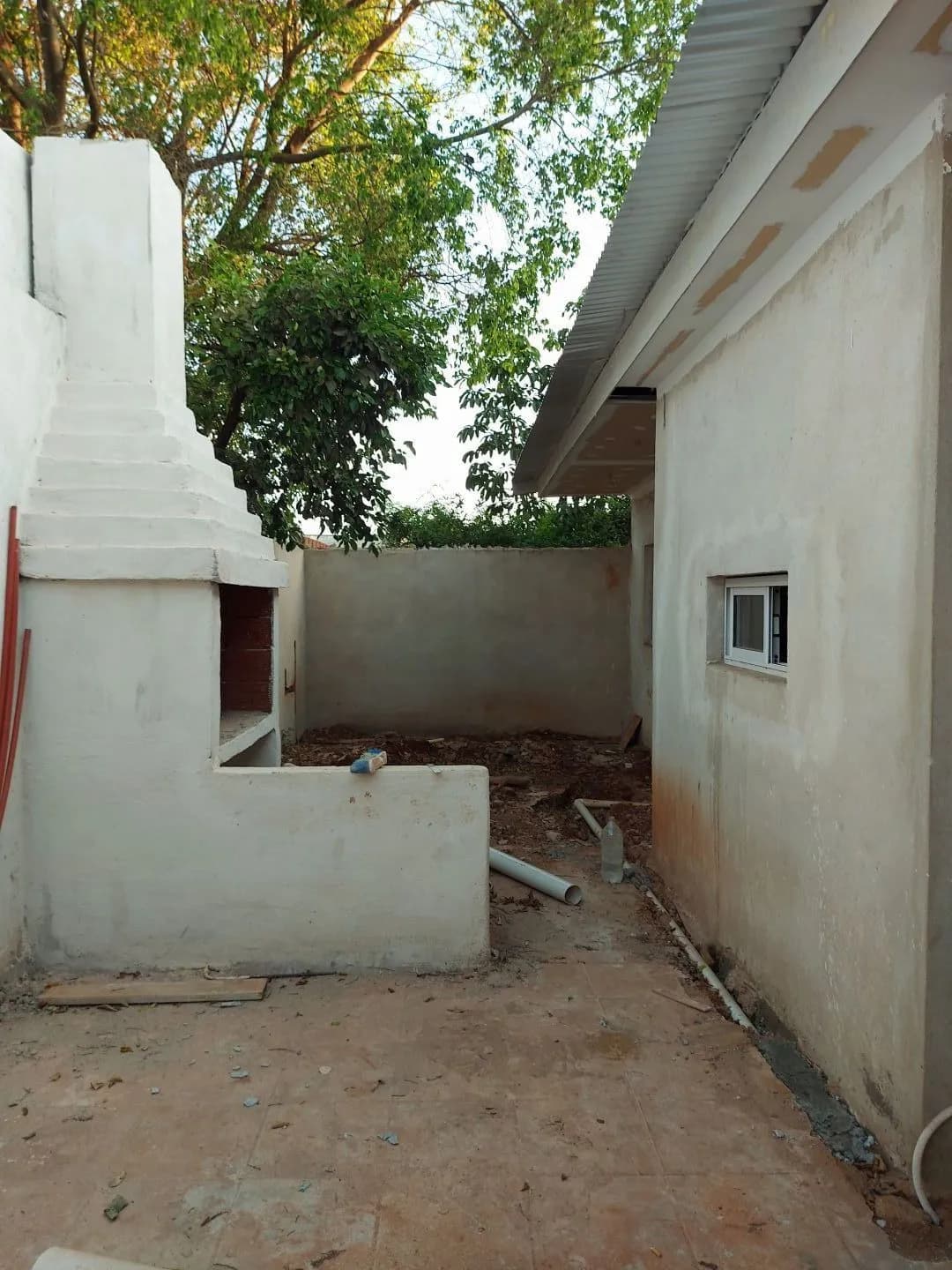 CASA EN VENTA CON AMPLIO TERRENO EN POSADAS