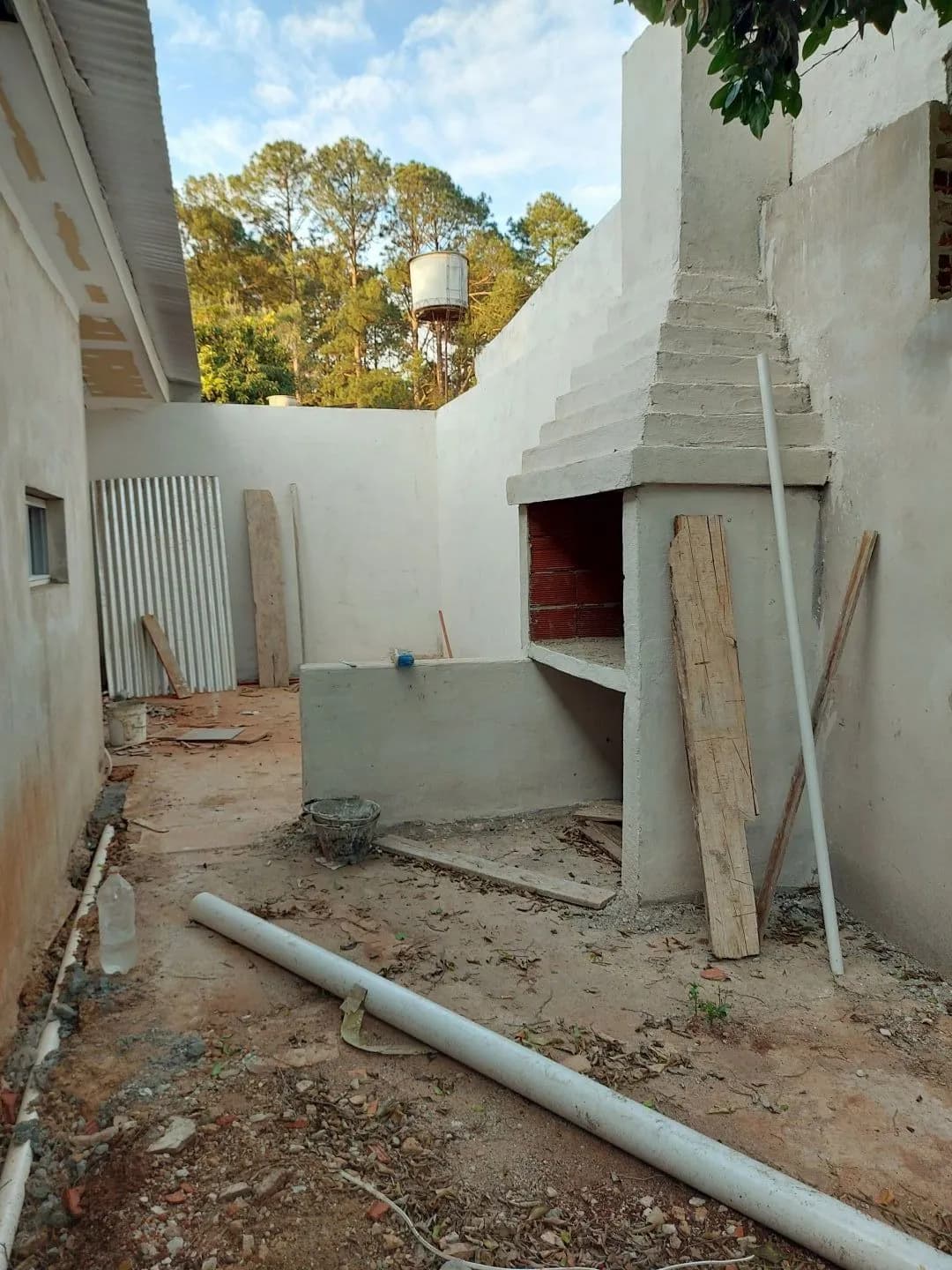 CASA EN VENTA CON AMPLIO TERRENO EN POSADAS