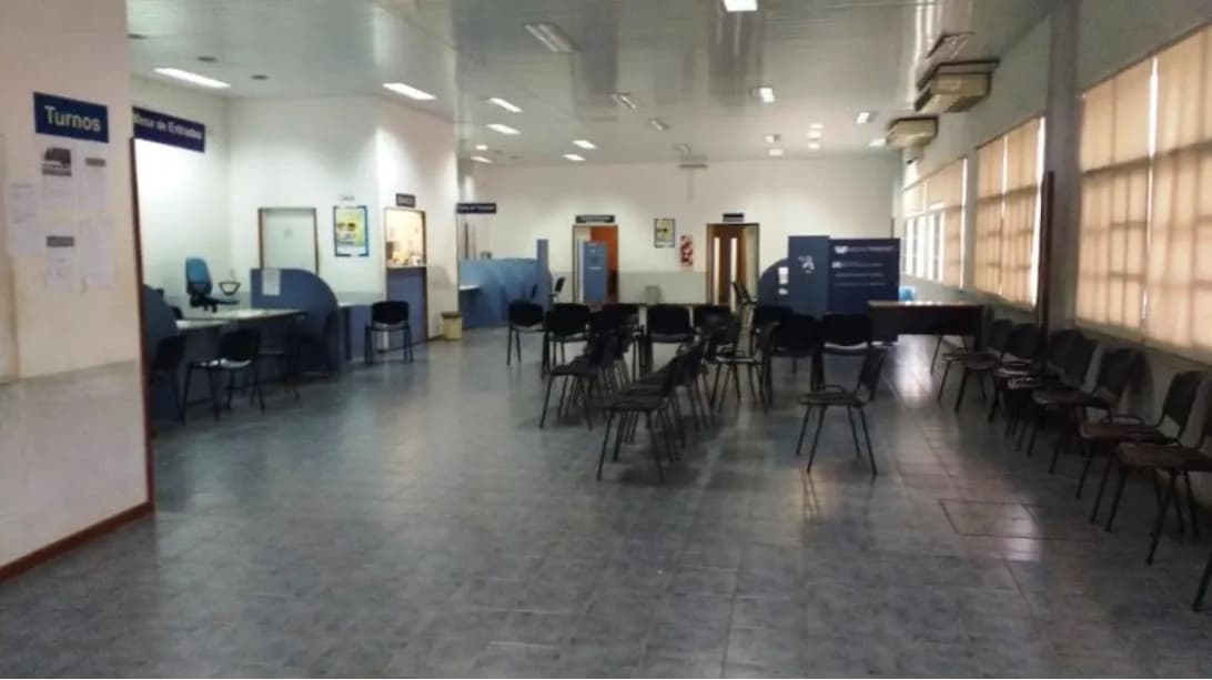 SE VENDE IMPORTANTE PROPIEDAD EN AV. URUGUAY Nº 3208 ESQUINA FÉLIX DE AGUIRRE