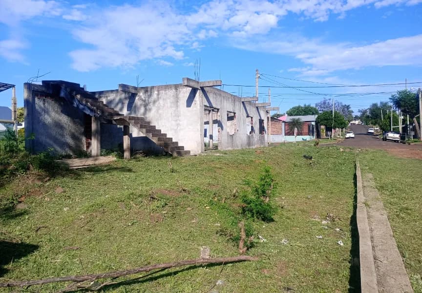 Hermoso lote en esquina con construcción a terminar