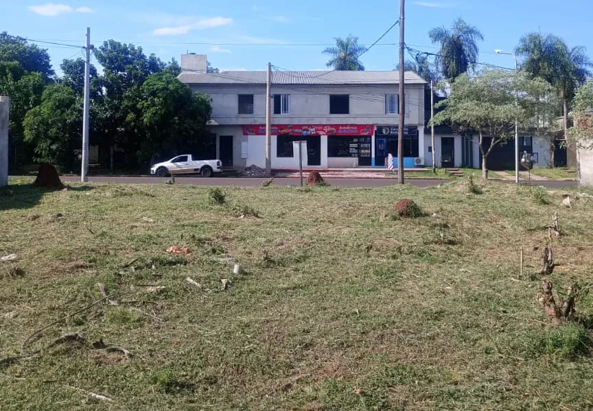 Hermoso y amplio lote sobre avenida