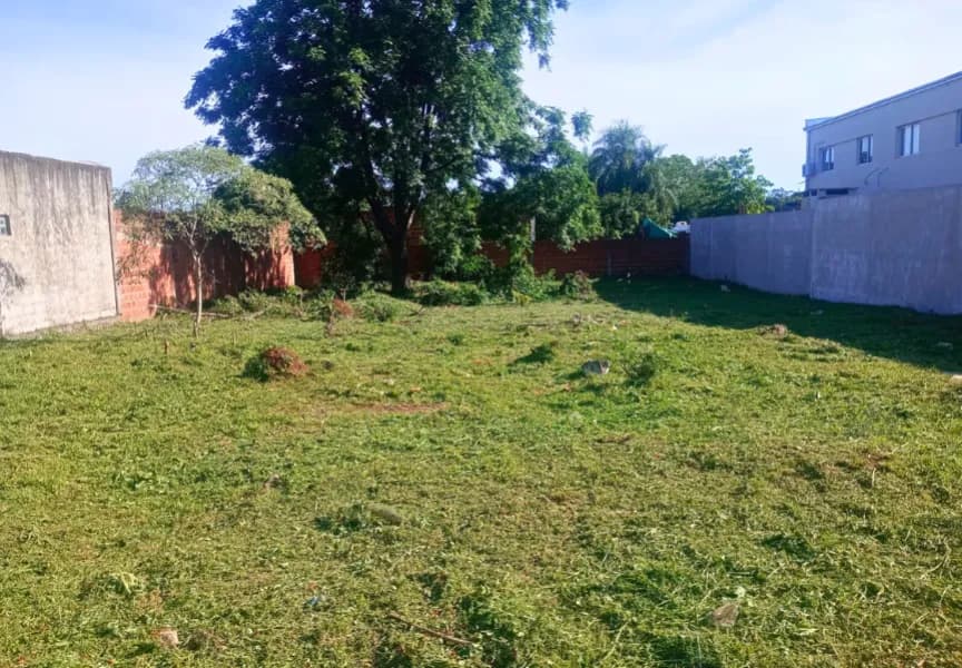 Hermoso y amplio lote sobre avenida