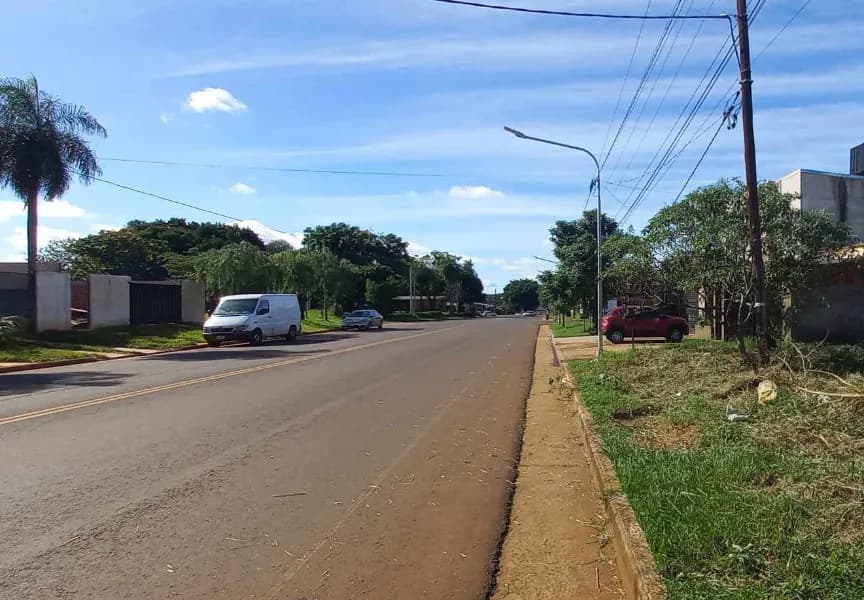 Hermoso y amplio lote sobre avenida